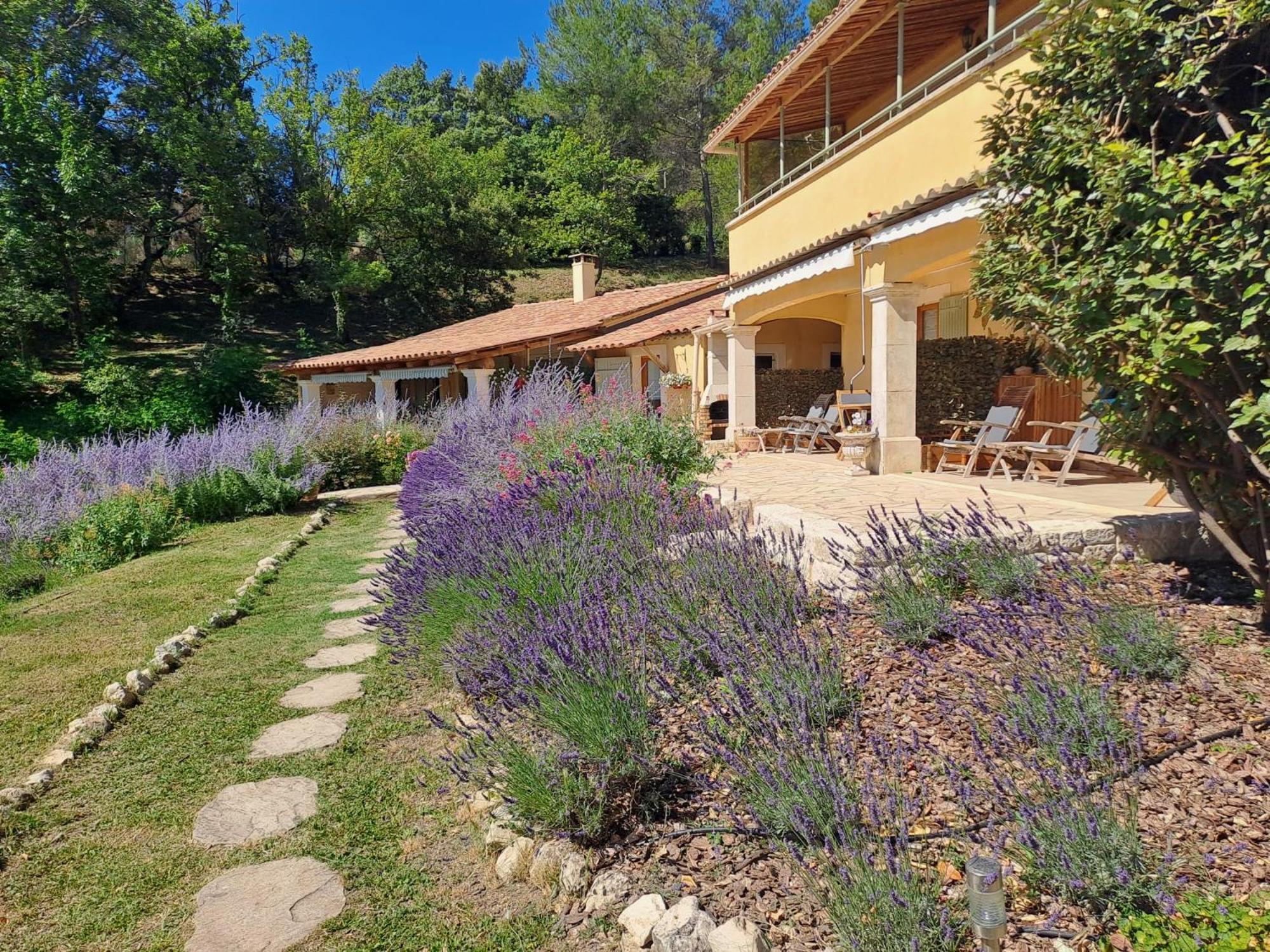 Bed and Breakfast Les Cerises Saint-Saturnin-lès-Apt Esterno foto